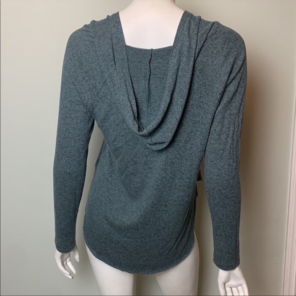 Large Green Long Sleeve Top by American Eagle - Picture 2 of 6